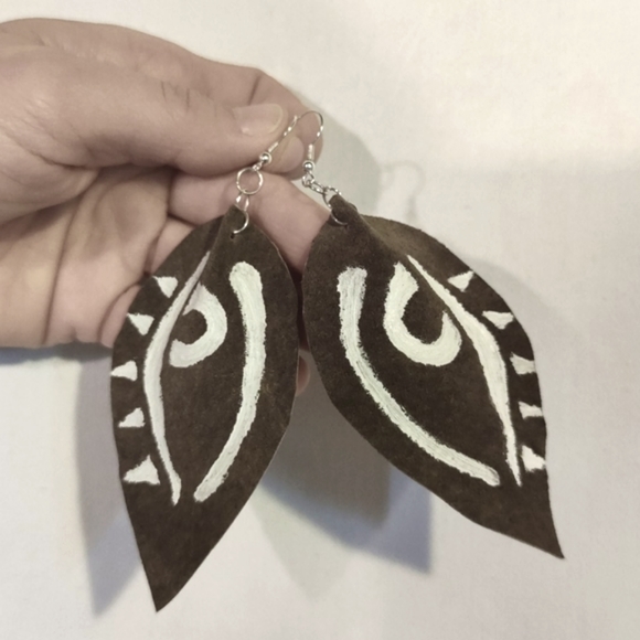 Hand cut and hand-painted leather earrings OOAK statement jewelry festival - Picture 4 of 4